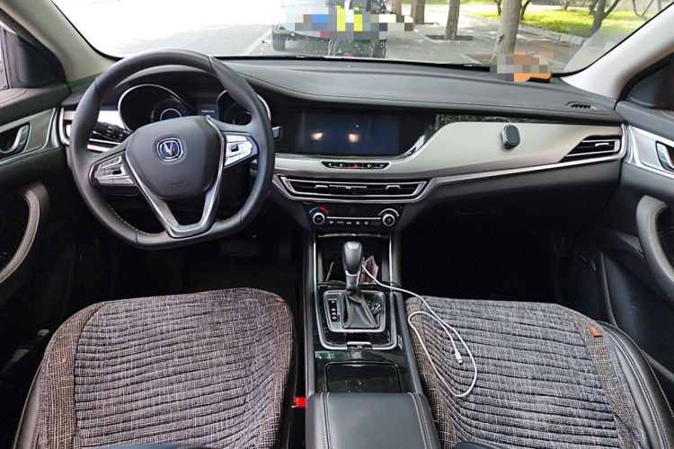 Used CHANGAN Eado 2019 High-Energy Edition 1.6L GDI Automatic Pioneer Model China VI Standard Center Console