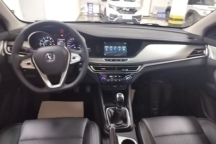 Used CHANGAN Eado 2019 1.6L GDI Manual Value Edition China VI Standard Center Console