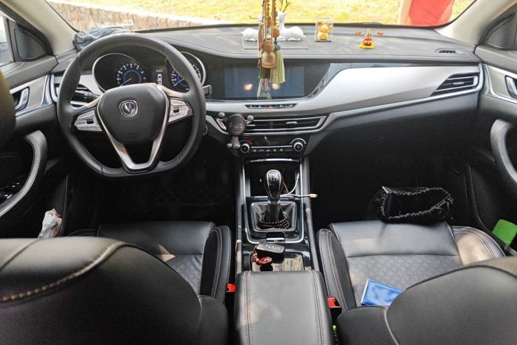 Used CHANGAN Eado 2019 High-Energy Edition 1.6L GDI Manual Pioneer Model China VI Standard Center Console