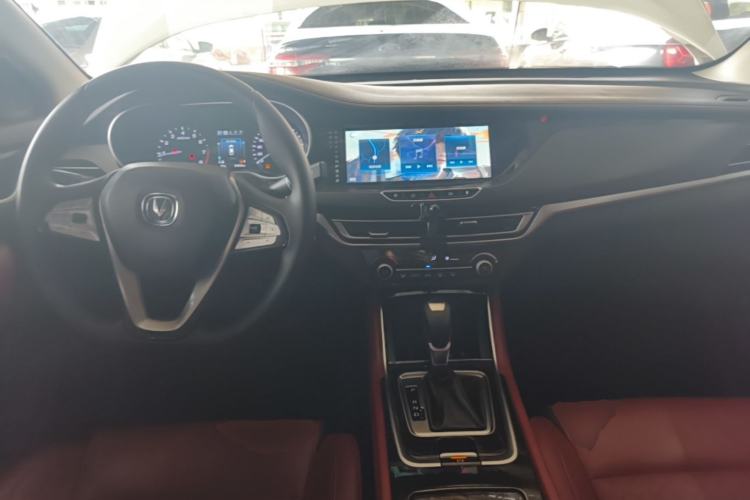 Used CHANGAN Eado 2019 Blue Whale Edition 280T GDI DCT High-Speed Model Center Console