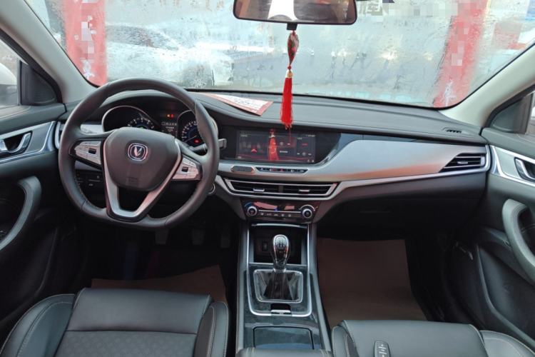 Used CHANGAN Eado 2019 High-Energy Edition 1.6L GDI Manual Pioneer Model China VI Standard Center Console
