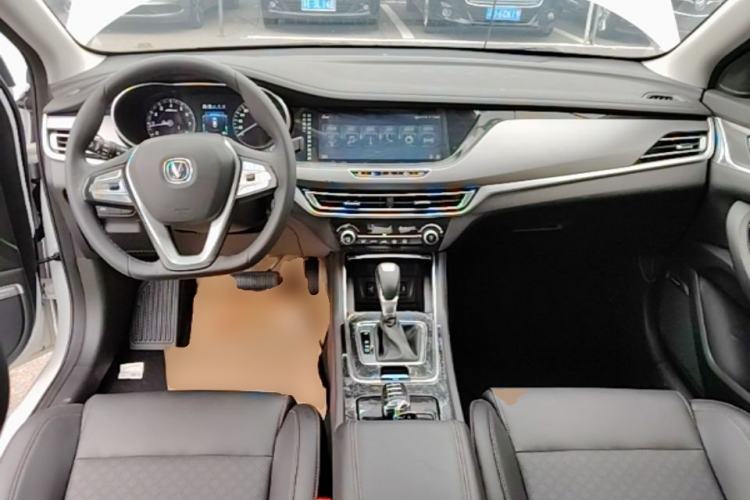 Used CHANGAN Eado 2019 Blue Whale Edition 280T GDI DCT High-Speed Model Center Console