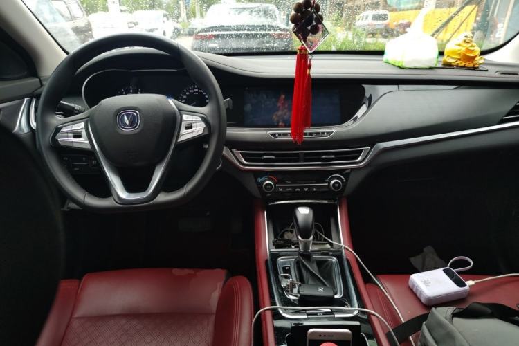 Used CHANGAN Eado 2019 Blue Whale Edition 280T GDI DCT High-Speed Model Center Console