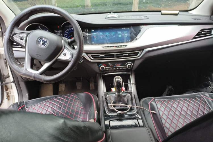 Used CHANGAN Eado 2019 High-Energy Edition 1.6L GDI Manual Pioneer Model China VI Standard Center Console