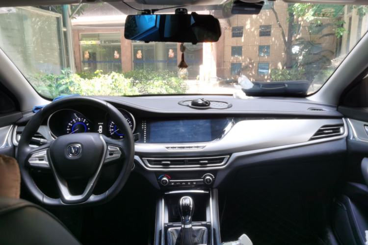 Used CHANGAN Eado 2019 High-Energy Edition 1.6L GDI Manual Pioneer Model China VI Standard Center Console