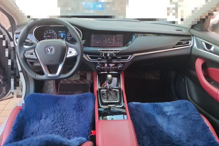 Used CHANGAN Eado 2019 Blue Whale Edition 280T GDI DCT High-Speed Model Center Console
