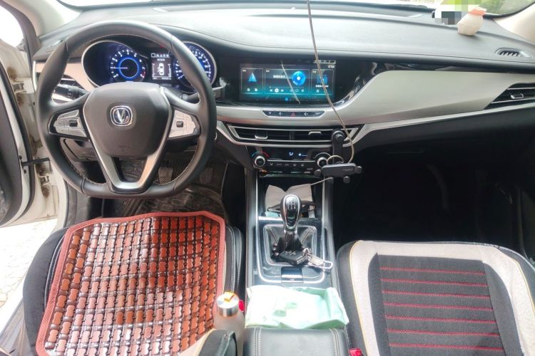 Used CHANGAN Eado 2019 High-Energy Edition 1.6L GDI Manual Pioneer Model China VI Standard Center Console