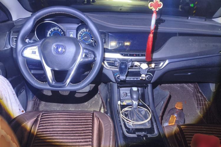 Used CHANGAN Eado 2019 High-Energy Edition 1.6L GDI Automatic Pioneer Model China VI Standard Center Console