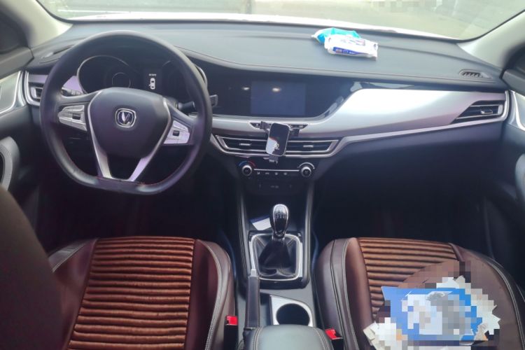 Used CHANGAN Eado 2019 1.6L GDI Manual Value Edition China VI Standard Center Console