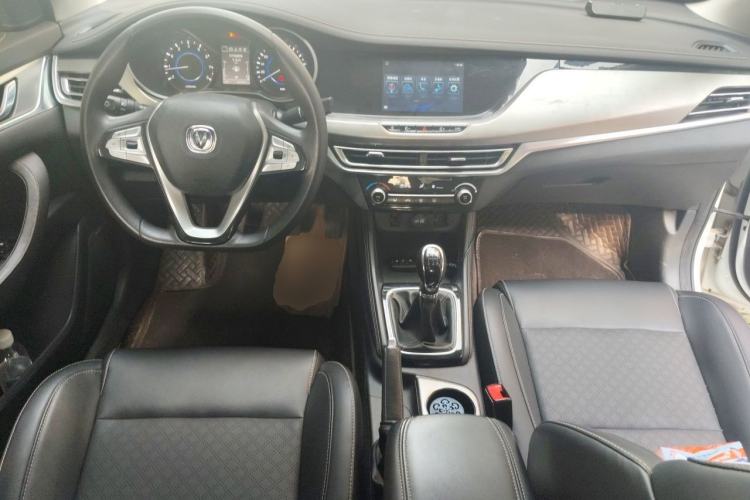 Used CHANGAN Eado 2019 1.6L GDI Manual Value Edition China VI Standard Center Console
