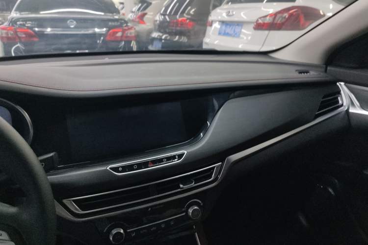 Used CHANGAN Eado 2019 Blue Whale Edition 280T GDI DCT Light-Speed Model Center Console