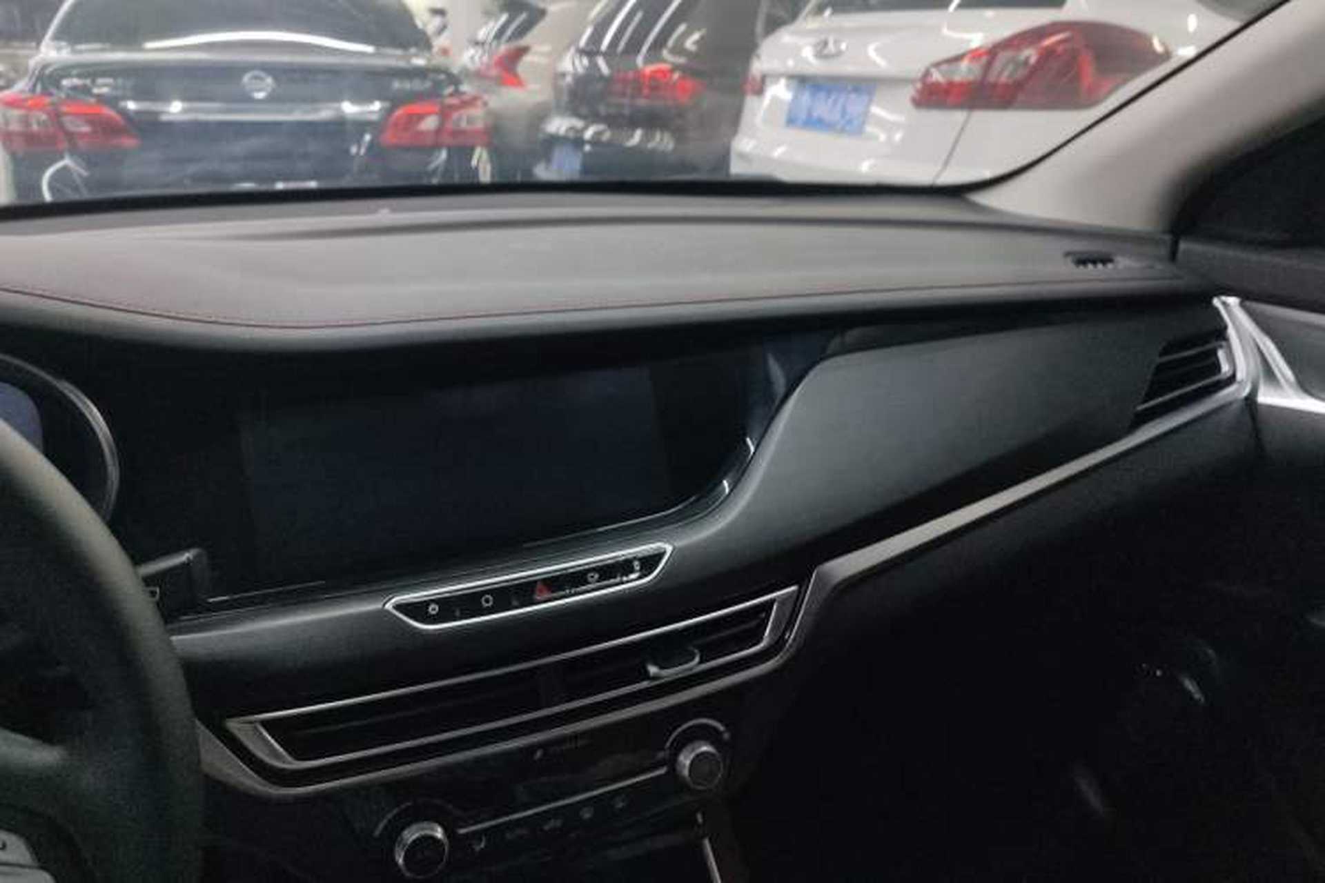 Used CHANGAN Eado 2019 Blue Whale Edition 280T GDI DCT Light-Speed Model Center Console
