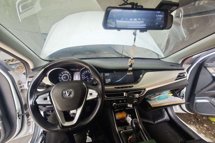 Used CHANGAN Eado 2019 High-Energy Edition 1.6L GDI Manual Pioneer Model China VI Standard Center Console