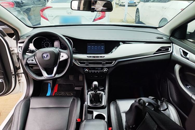 Used CHANGAN Eado 2019 1.6L GDI Manual Value Edition China VI Standard Center Console