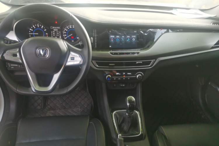 Used CHANGAN Eado 2019 1.6L GDI Manual Value Edition China VI Standard Center Console