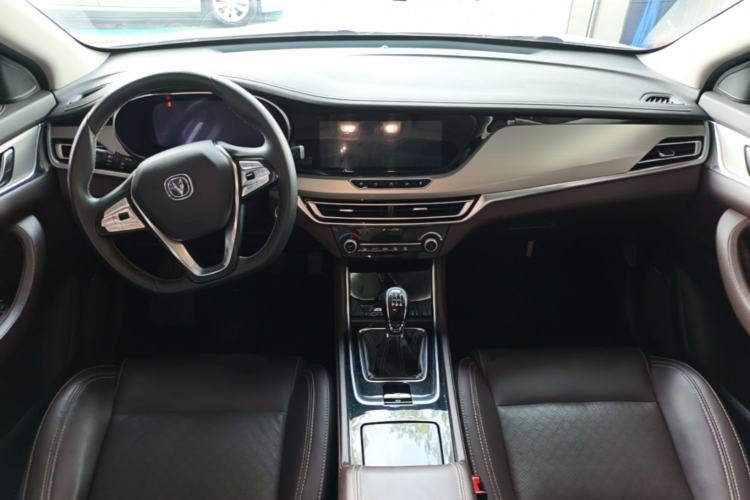 Used CHANGAN Eado 2019 High-Energy Edition 1.6L GDI Manual Lingfeng Model China VI Standard Center Console