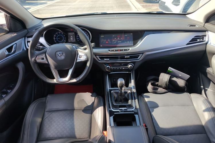 Used CHANGAN Eado 2019 High-Energy Edition 1.6L GDI Manual Pioneer Model China VI Standard Center Console