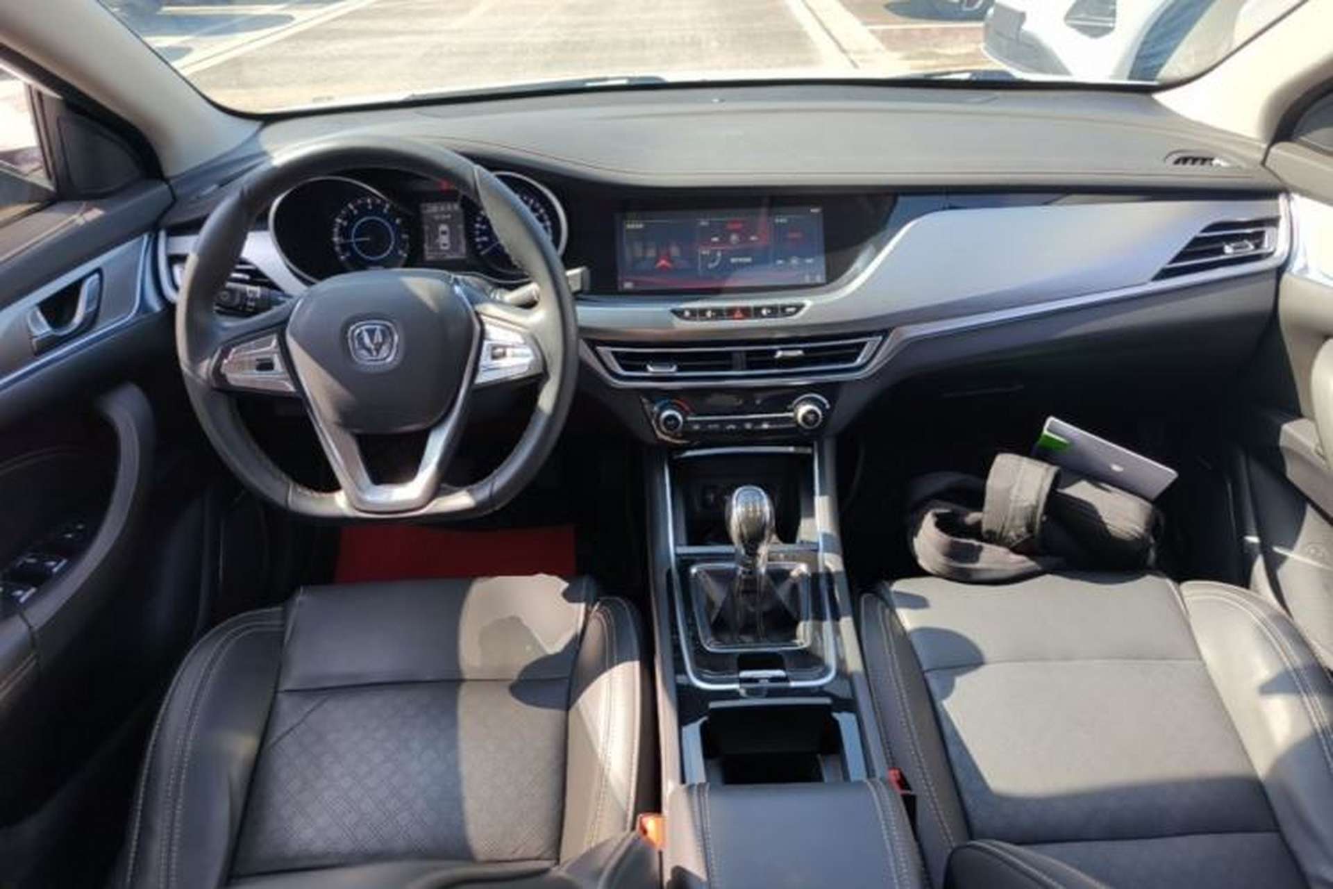 Used CHANGAN Eado 2019 High-Energy Edition 1.6L GDI Manual Pioneer Model China VI Standard Center Console