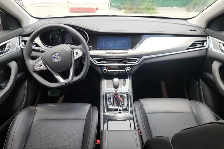 Used CHANGAN Eado 2019 High-Energy Edition 1.6L GDI Automatic Pioneer Model China VI Standard Center Console