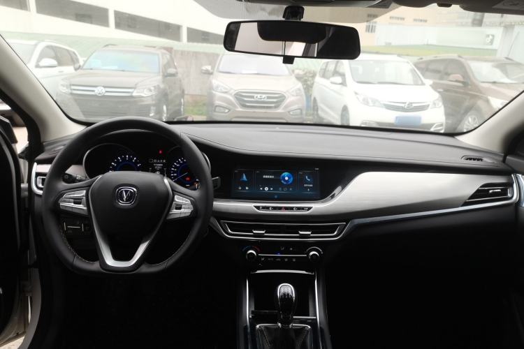 Used CHANGAN Eado 2019 High-Energy Edition 1.6L GDI Manual Pioneer Model China VI Standard Center Console