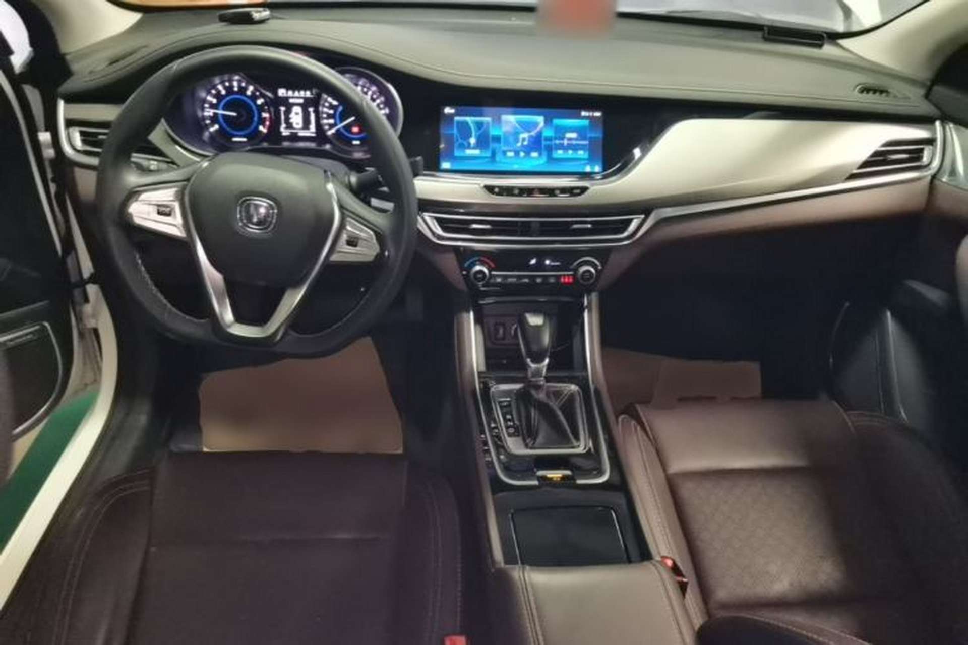 Used CHANGAN Eado 2019 High-Energy Edition 1.6L GDI Automatic Zhenfeng Model China VI Standard Center Console