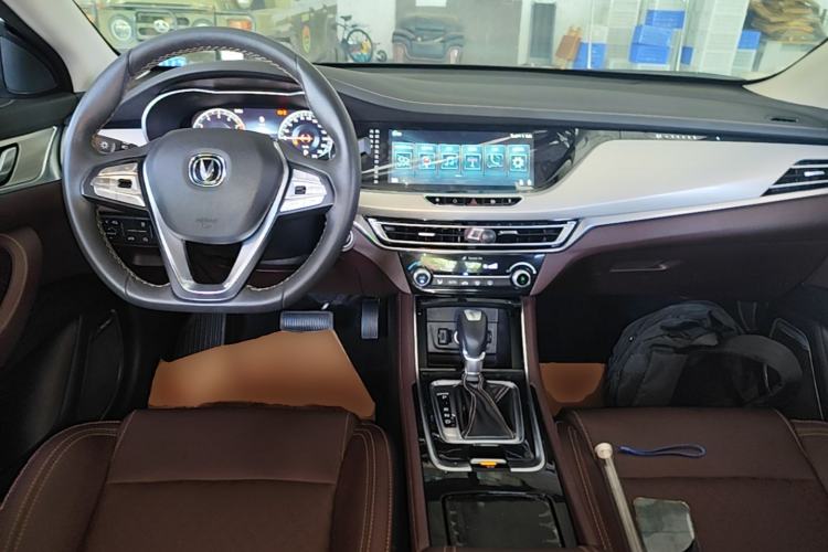 Used CHANGAN Eado 2019 Blue Whale Edition 280T GDI DCT Light-Speed Model Center Console