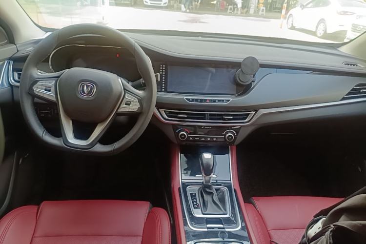 Used CHANGAN Eado 2019 Blue Whale Edition 280T GDI DCT Light-Speed Model Center Console