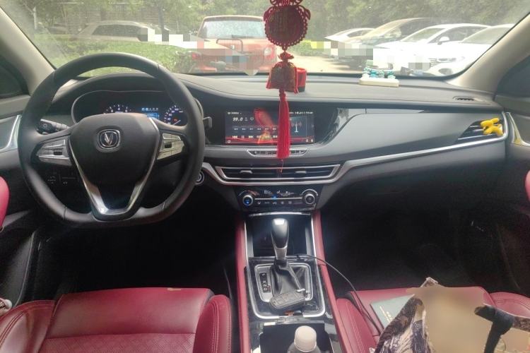 Used CHANGAN Eado 2019 Blue Whale Edition 280T GDI DCT High-Speed Model Center Console