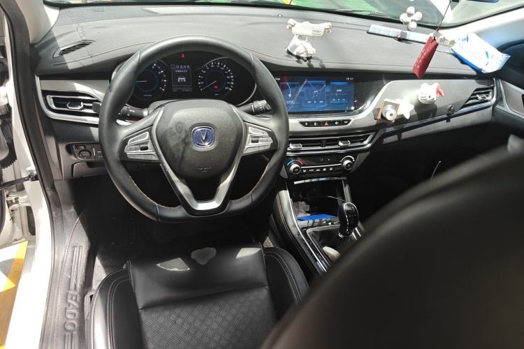 Used CHANGAN Eado 2019 High-Energy Edition 1.6L GDI Manual Pioneer Model China VI Standard Center Console