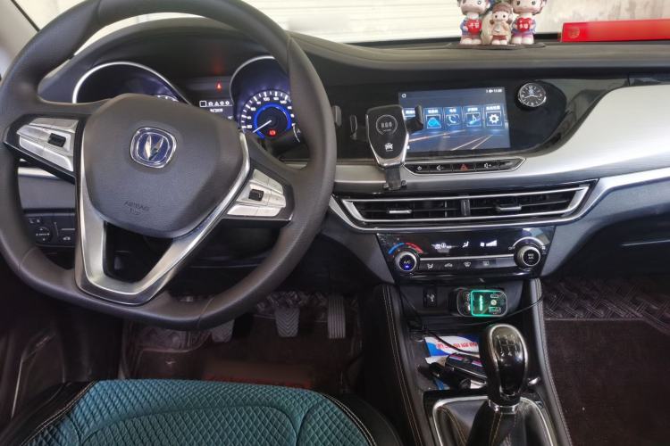 Used CHANGAN Eado 2019 1.6L GDI Manual Value Edition China VI Standard Center Console