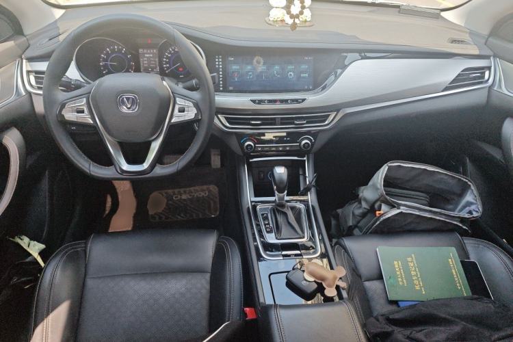 Used CHANGAN Eado 2019 High-Energy Edition 1.6L GDI Automatic Pioneer Model China VI Standard Center Console