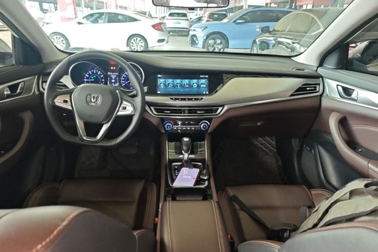 Used CHANGAN Eado 2019 High-Energy Edition 1.6L GDI Automatic Zhenfeng Model China VI Standard Center Console