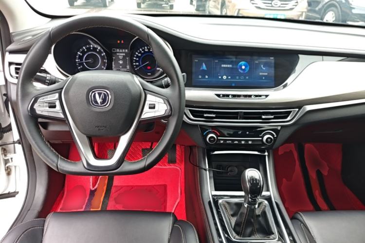Used CHANGAN Eado 2019 High-Energy Edition 1.6L GDI Manual Pioneer Model China VI Standard Center Console