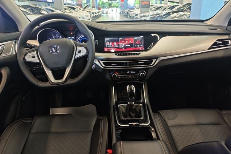 Used CHANGAN Eado 2019 High-Energy Edition 1.6L GDI Manual Pioneer Model China VI Standard Center Console