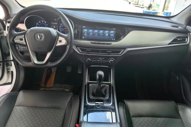 Used CHANGAN Eado 2019 High-Energy Edition 1.6L GDI Manual Pioneer Model China VI Standard Center Console