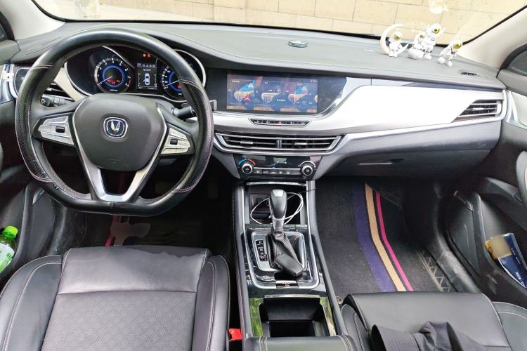 Used CHANGAN Eado 2019 High-Energy Edition 1.6L GDI Automatic Pioneer Model China VI Standard Center Console