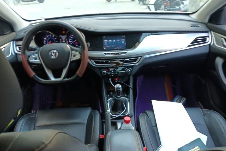 Used CHANGAN Eado 2019 1.6L GDI Manual Value Edition China VI Standard Center Console