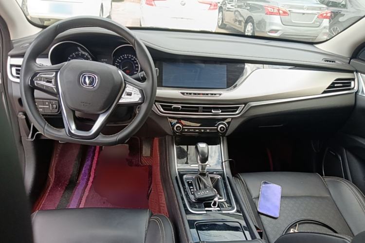 Used CHANGAN Eado 2019 High-Energy Edition 1.6L GDI Automatic Pioneer Model China VI Standard Center Console