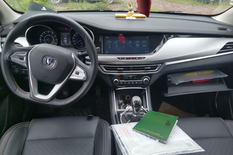 Used CHANGAN Eado 2019 High-Energy Edition 1.6L GDI Manual Pioneer Model China VI Standard Center Console