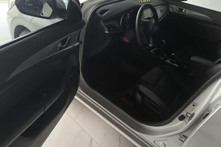 Used CHANGAN Eado 2019 1.6L GDI Manual Value Edition China VI Standard Driver Seat