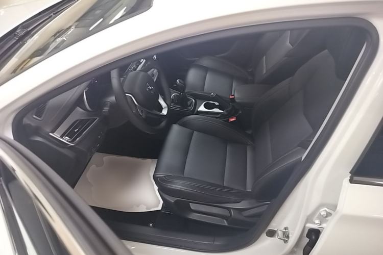 Used CHANGAN Eado 2019 1.6L GDI Manual Value Edition China VI Standard Driver Seat