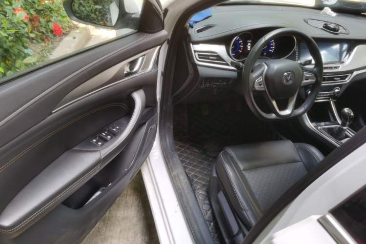 Used CHANGAN Eado 2019 High-Energy Edition 1.6L GDI Manual Pioneer Model China VI Standard Driver Seat