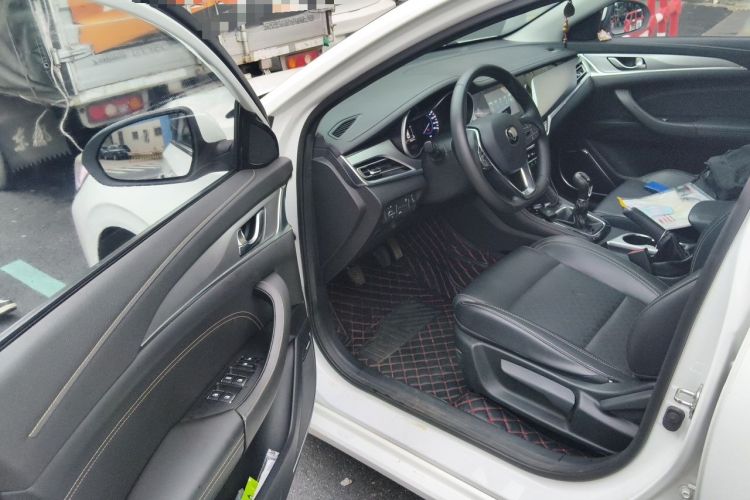 Used CHANGAN Eado 2019 1.6L GDI Manual Value Edition China VI Standard Driver Seat