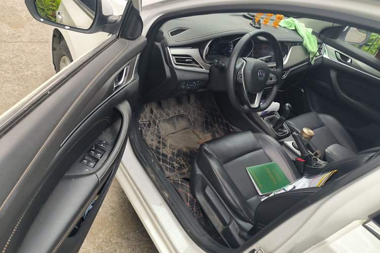 Used CHANGAN Eado 2019 1.6L GDI Manual Value Edition China VI Standard Driver Seat