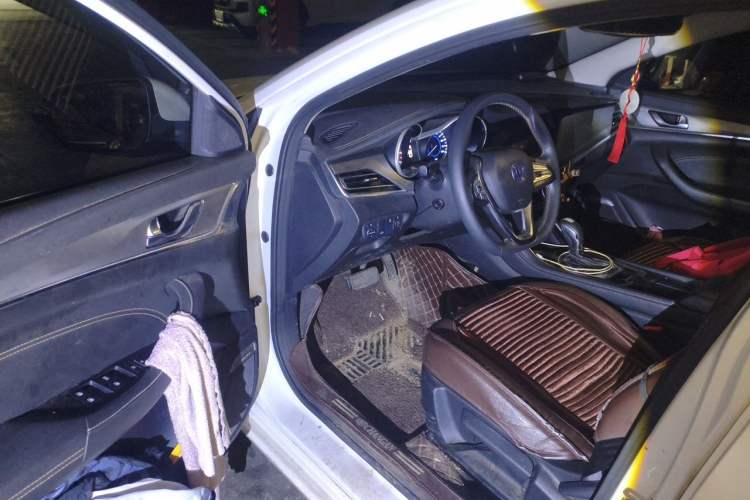 Used CHANGAN Eado 2019 High-Energy Edition 1.6L GDI Automatic Pioneer Model China VI Standard Driver Seat