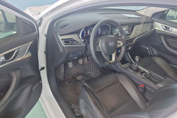 Used CHANGAN Eado 2019 High-Energy Edition 1.6L GDI Manual Pioneer Model China VI Standard Driver Seat