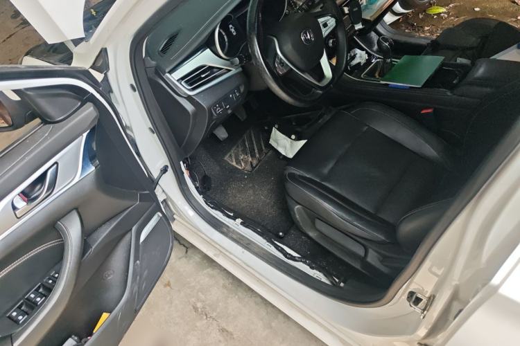 Used CHANGAN Eado 2019 High-Energy Edition 1.6L GDI Manual Pioneer Model China VI Standard Driver Seat