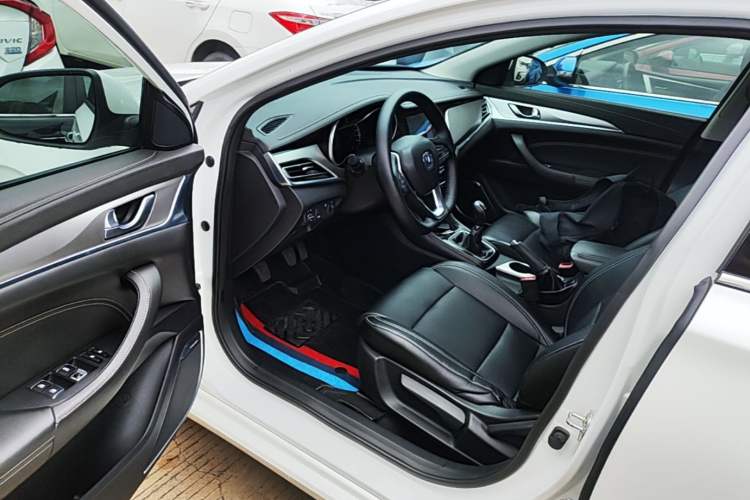 Used CHANGAN Eado 2019 1.6L GDI Manual Value Edition China VI Standard Driver Seat