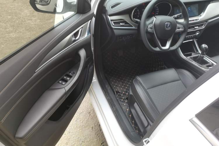 Used CHANGAN Eado 2019 High-Energy Edition 1.6L GDI Manual Pioneer Model China VI Standard Driver Seat
