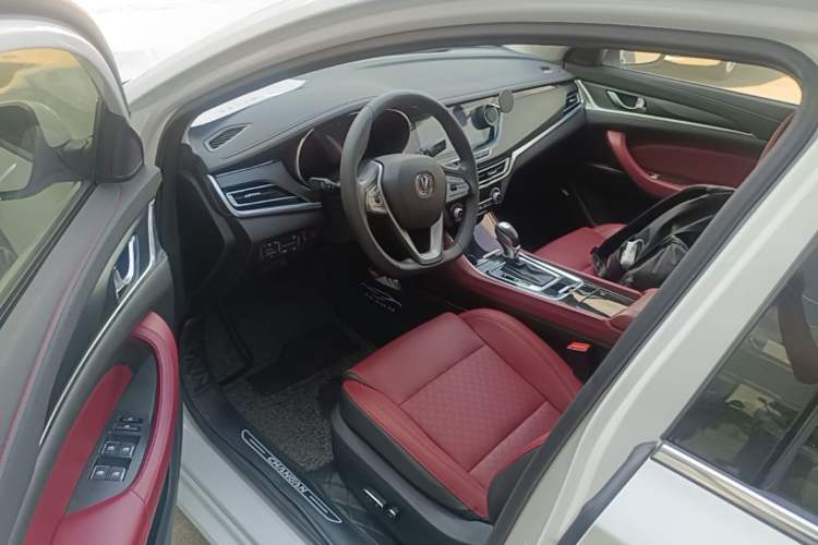 Used CHANGAN Eado 2019 Blue Whale Edition 280T GDI DCT Light-Speed Model Driver Seat